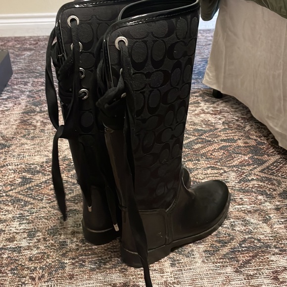 Size 6 coach rain boots - Picture 3 of 3